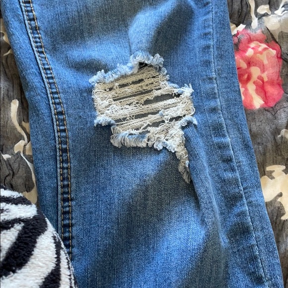 Ripped style jeans - Picture 3 of 11